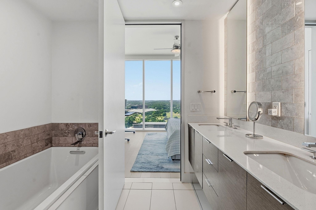 301 West Ave - Photo 12