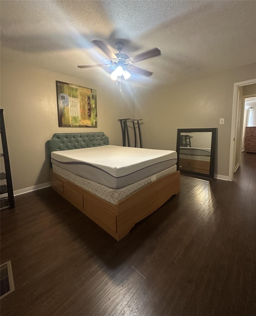 7409 Shadow Hill Dr - Photo 13