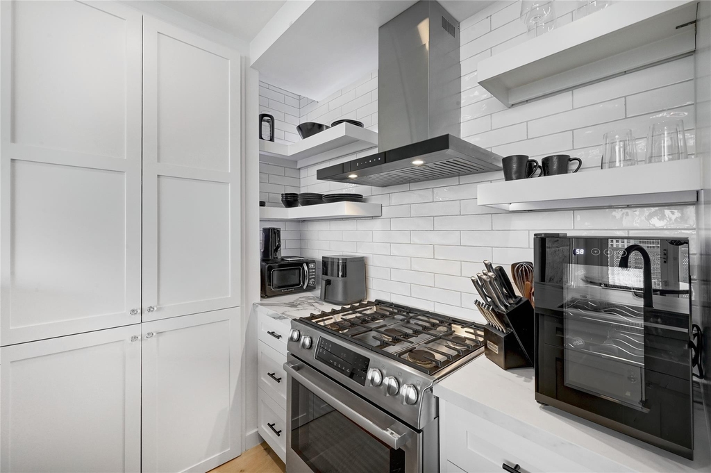 301 West Ave - Photo 3