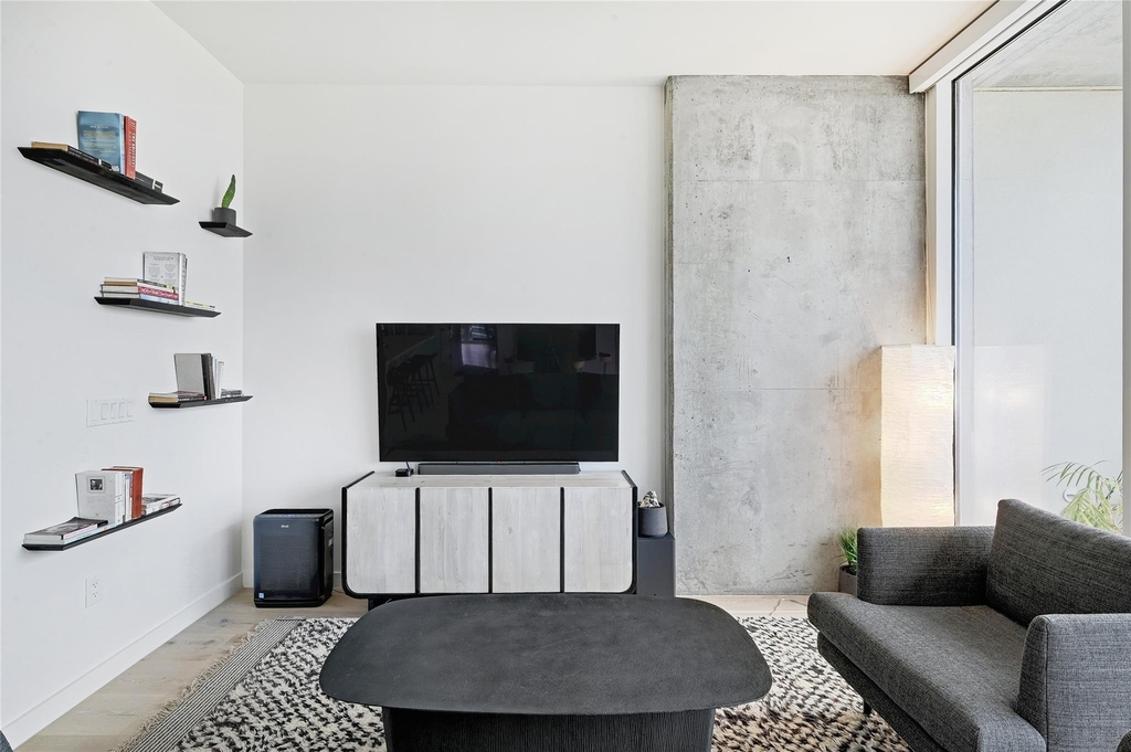 301 West Ave - Photo 10