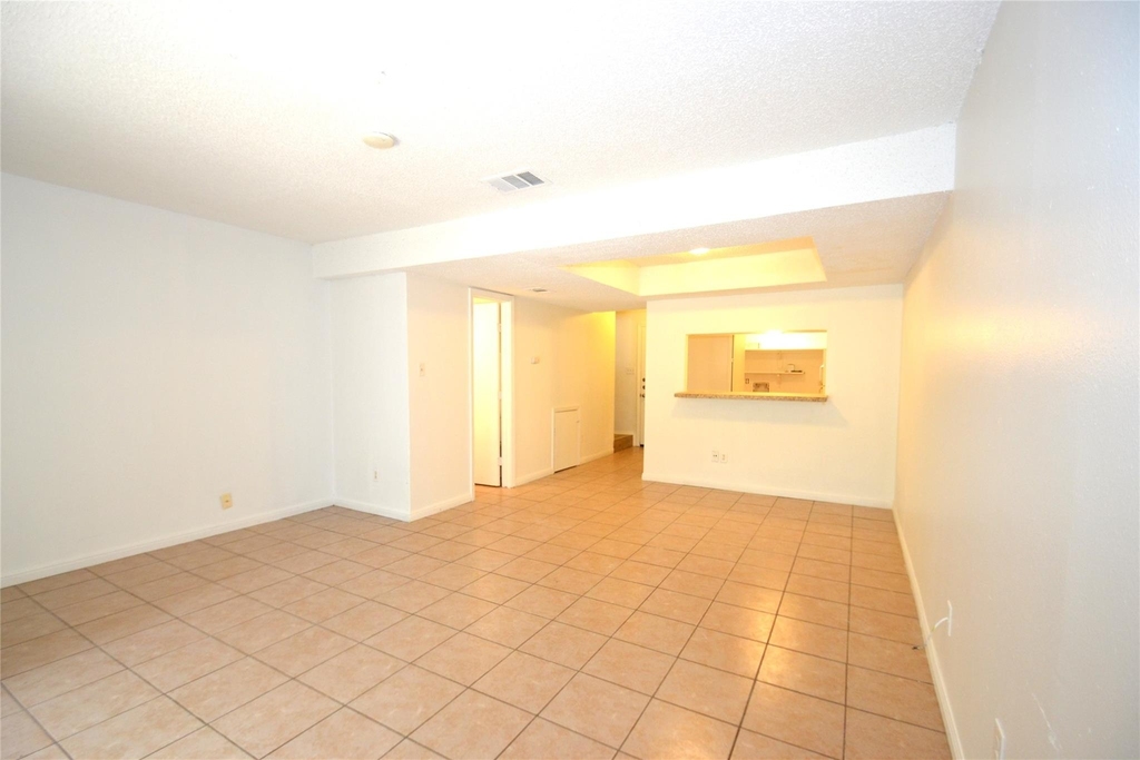 1202 Southport Dr - Photo 4
