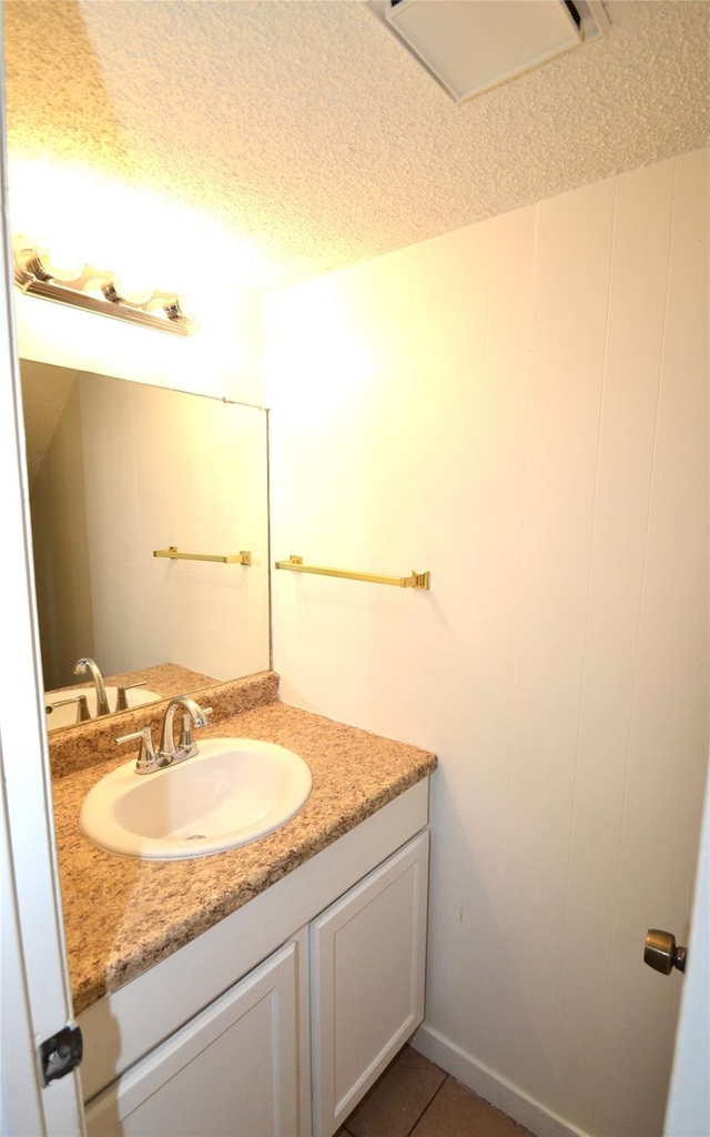1202 Southport Dr - Photo 5