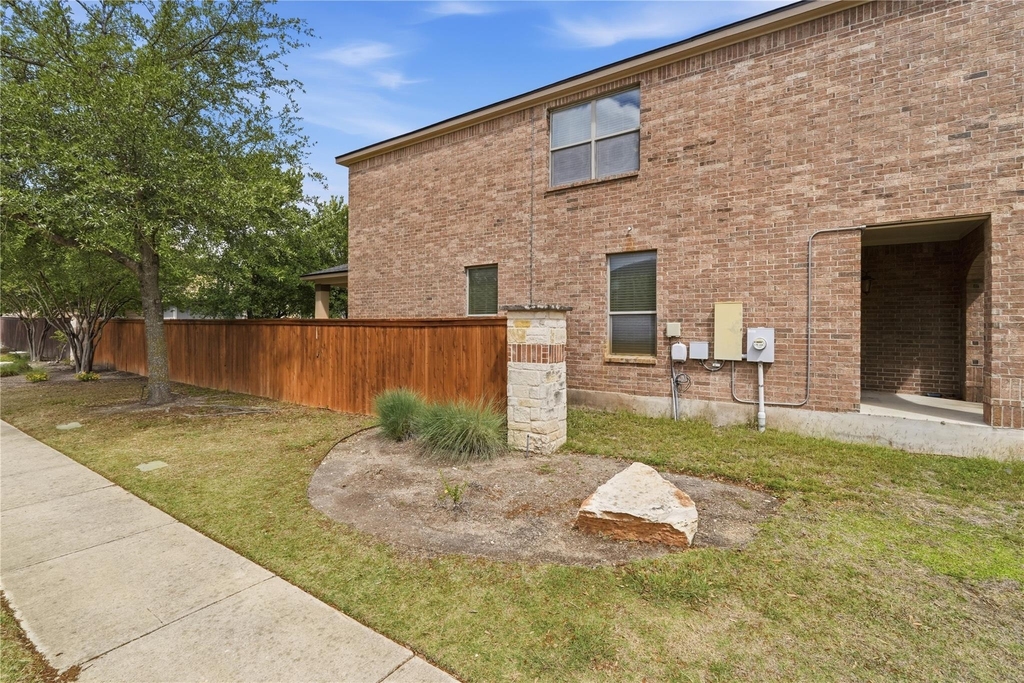 11200 Drumellan St - Photo 1