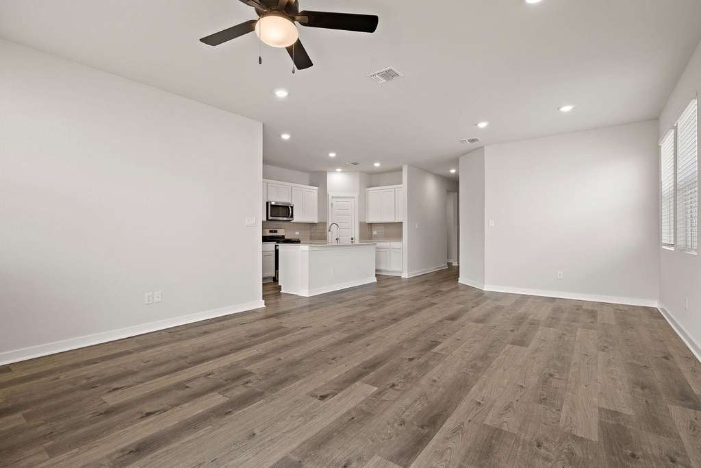 2415 Ekvall Dr - Photo 5
