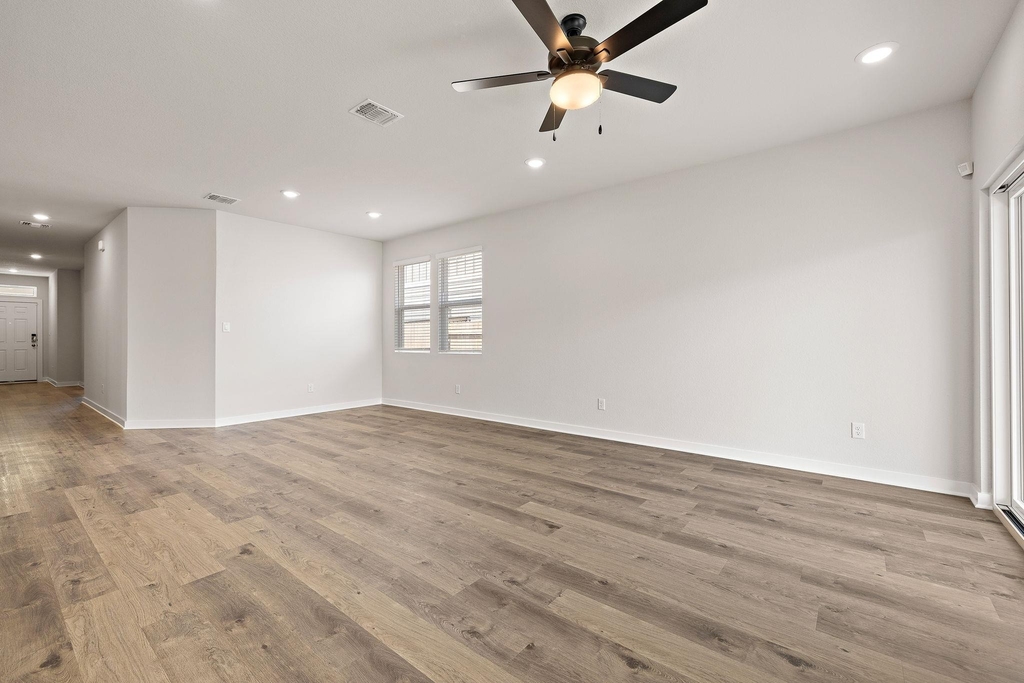 2415 Ekvall Dr - Photo 4