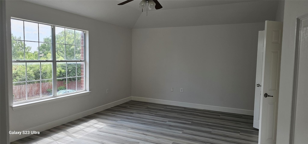 3113 Centrum Dr - Photo 2
