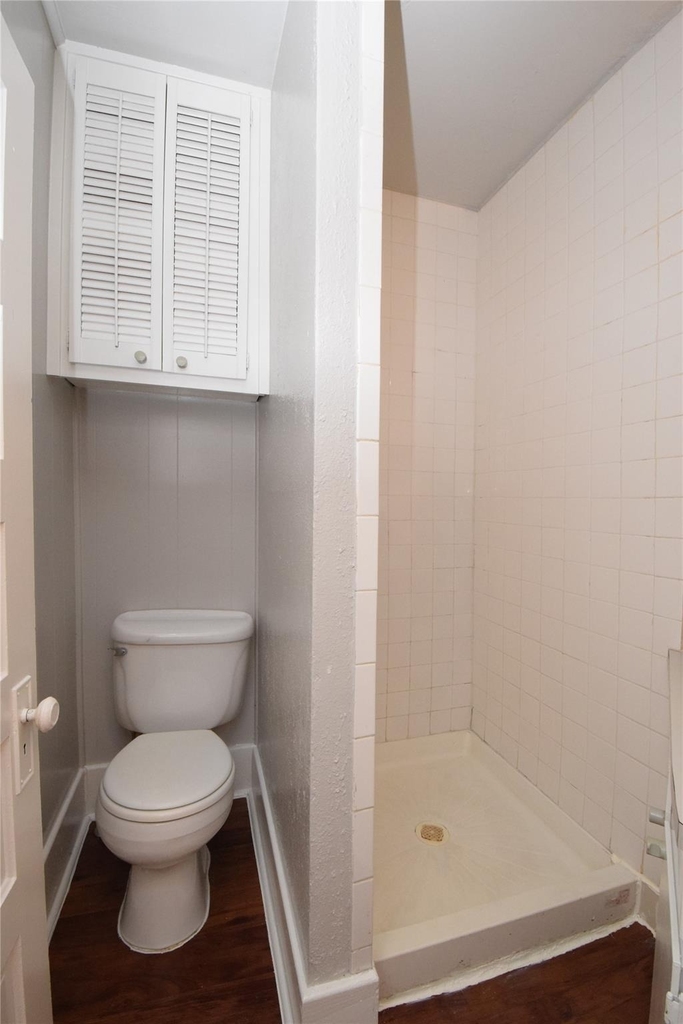 407 E 30th St - Photo 9