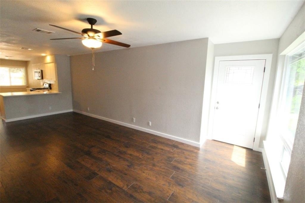 10702 Lanshire Dr - Photo 4