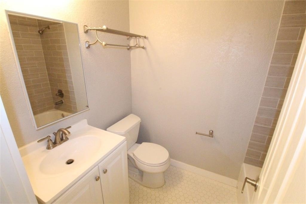 10702 Lanshire Dr - Photo 12