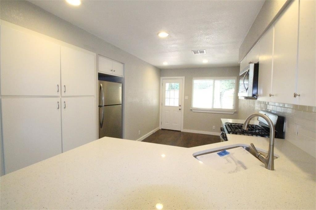10702 Lanshire Dr - Photo 6