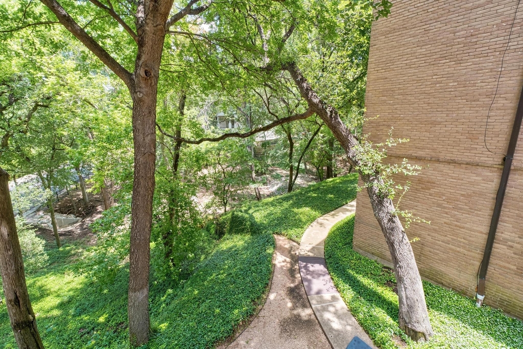 3718 Bridle Path - Photo 27