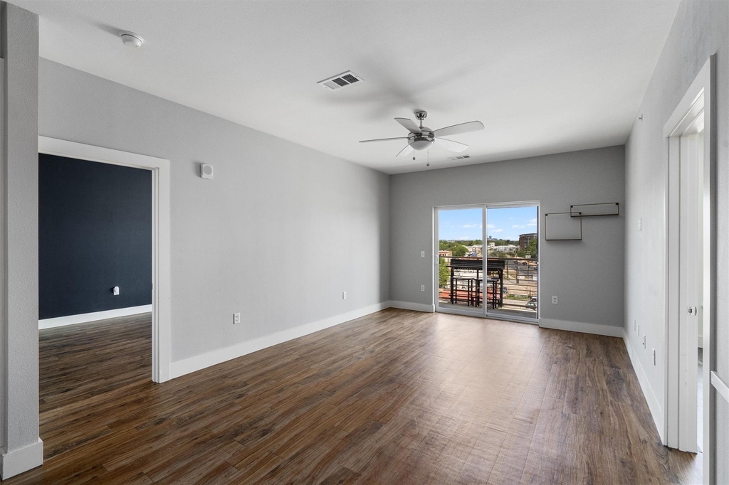 6444 Burnet Rd - Photo 5
