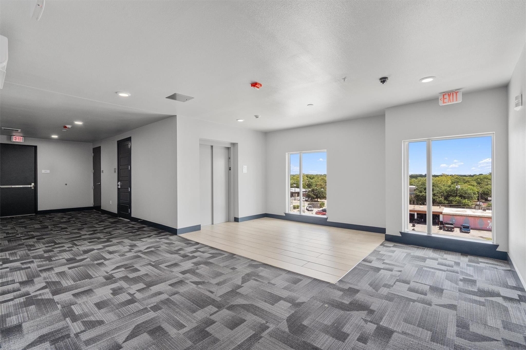 6444 Burnet Rd - Photo 2
