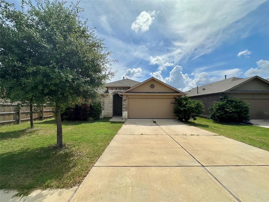 10708 Seguin St - Photo 1