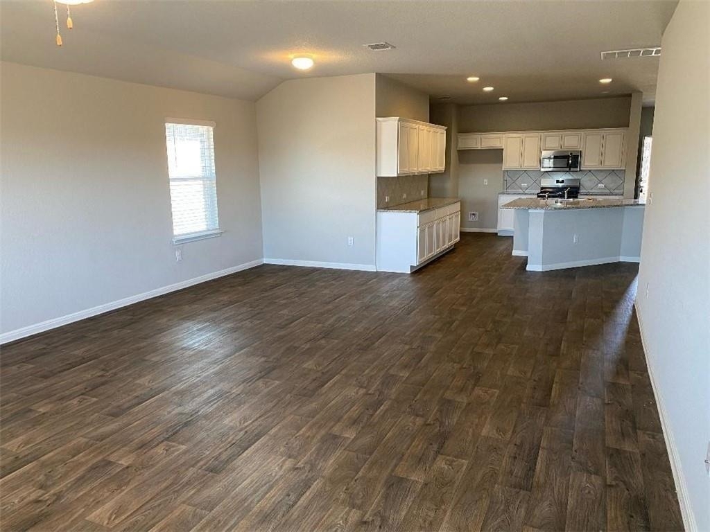10708 Seguin St - Photo 8