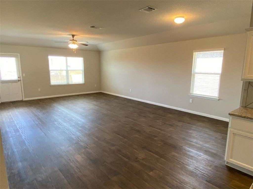 10708 Seguin St - Photo 7