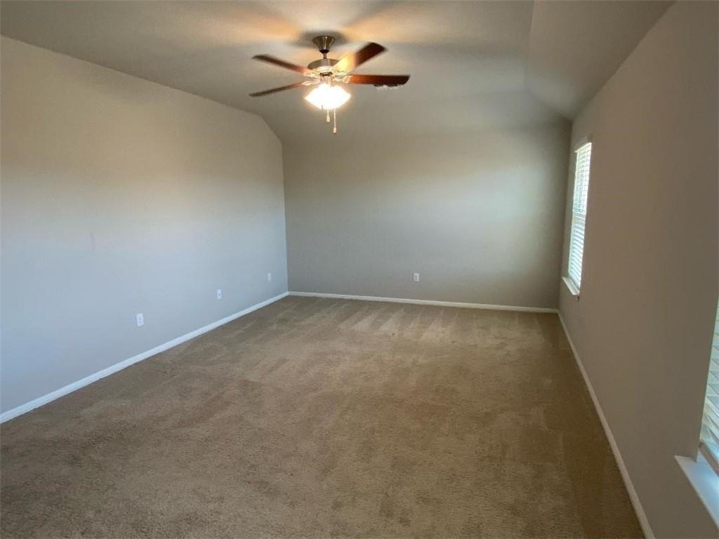 10708 Seguin St - Photo 10