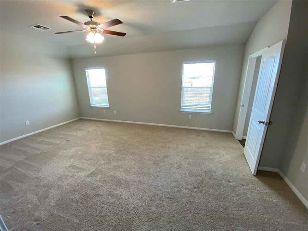 10708 Seguin St - Photo 14
