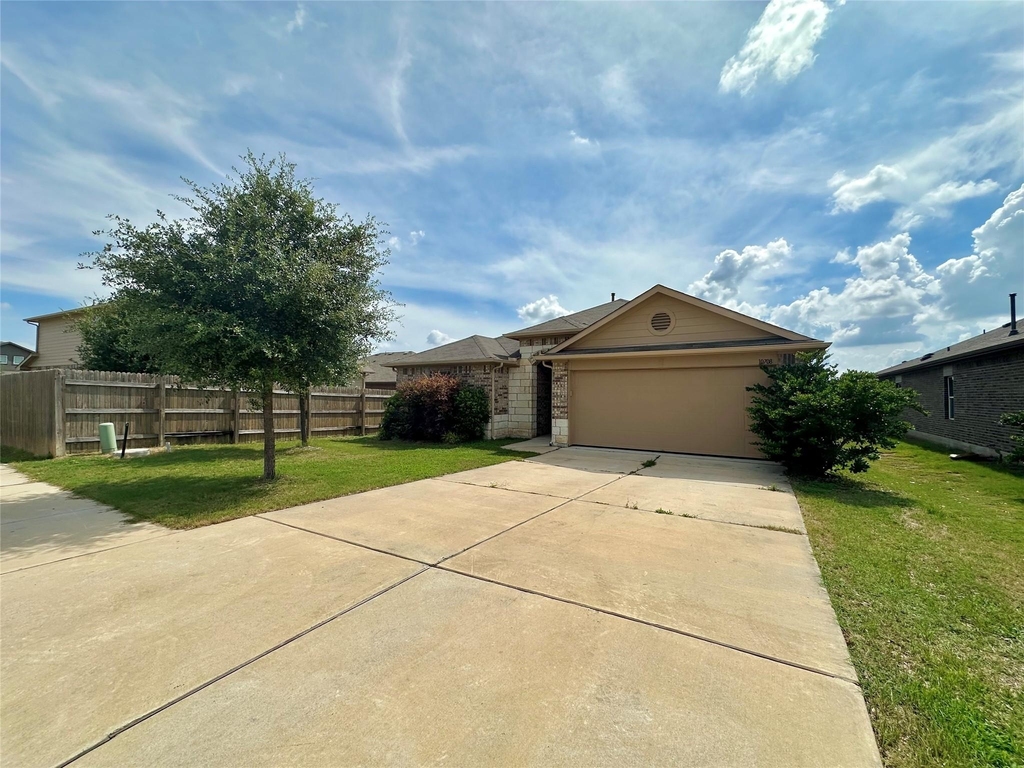 10708 Seguin St - Photo 18