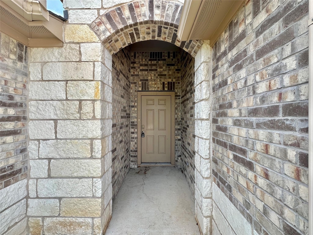 10708 Seguin St - Photo 2