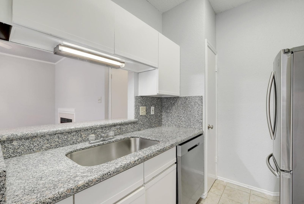 2804 Rio Grande St - Photo 10
