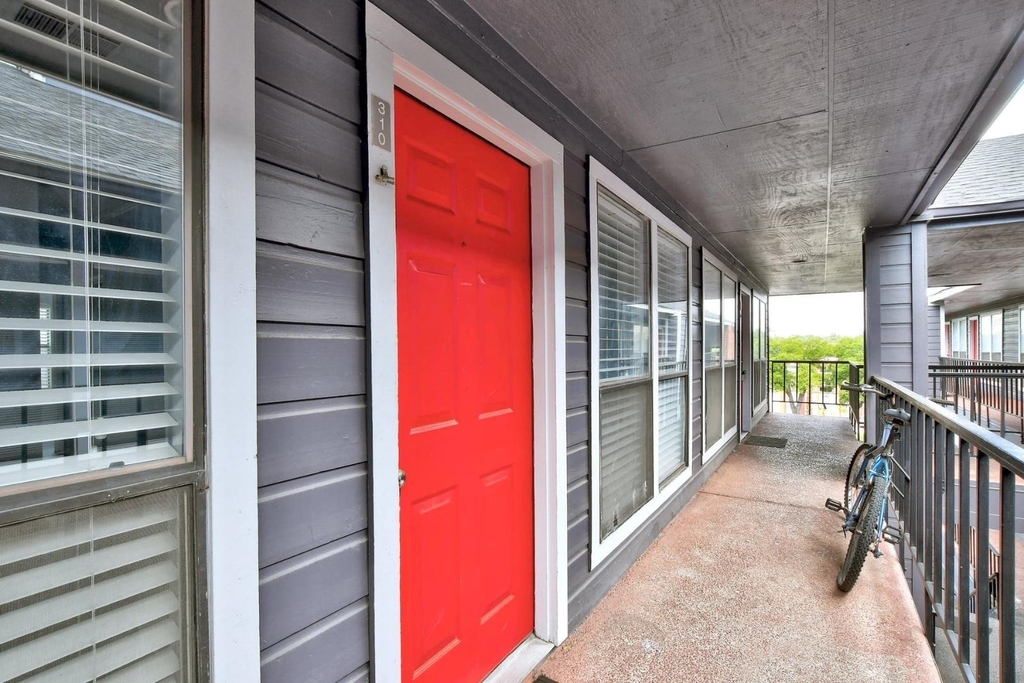 2804 Rio Grande St - Photo 2
