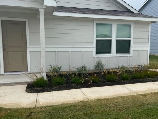 2215 Cyclone Dr - Photo 2
