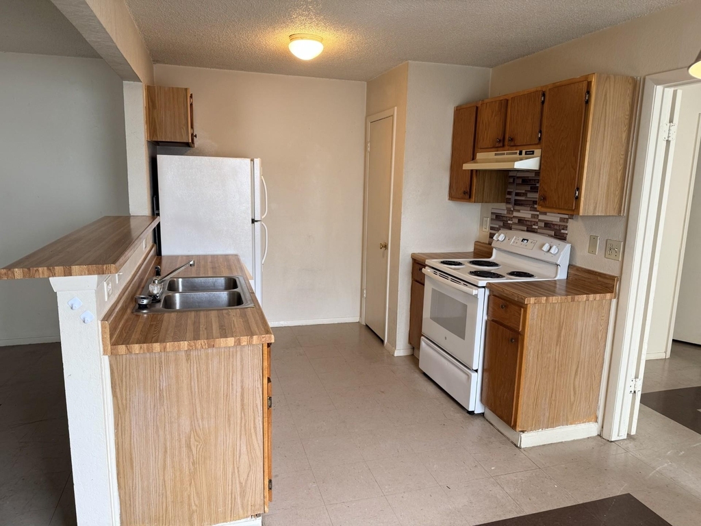 817 Lloyd Ln - Photo 3