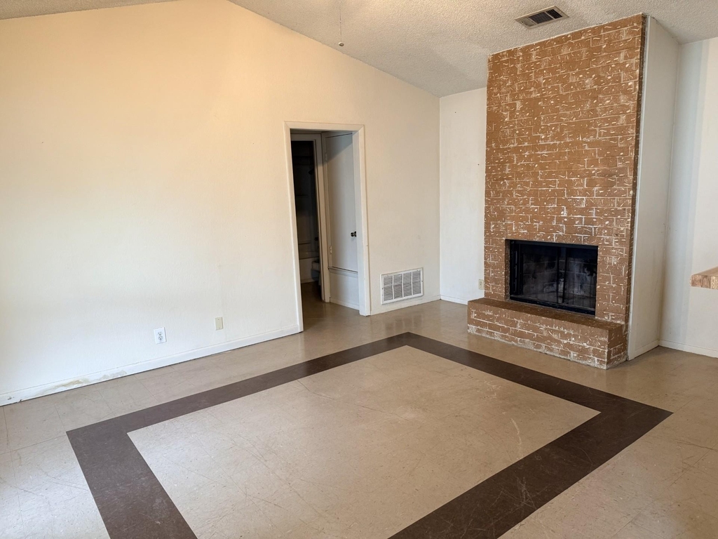 817 Lloyd Ln - Photo 1