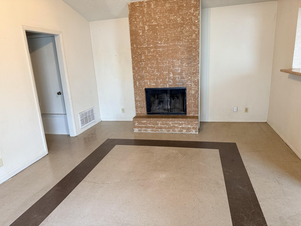 817 Lloyd Ln - Photo 0