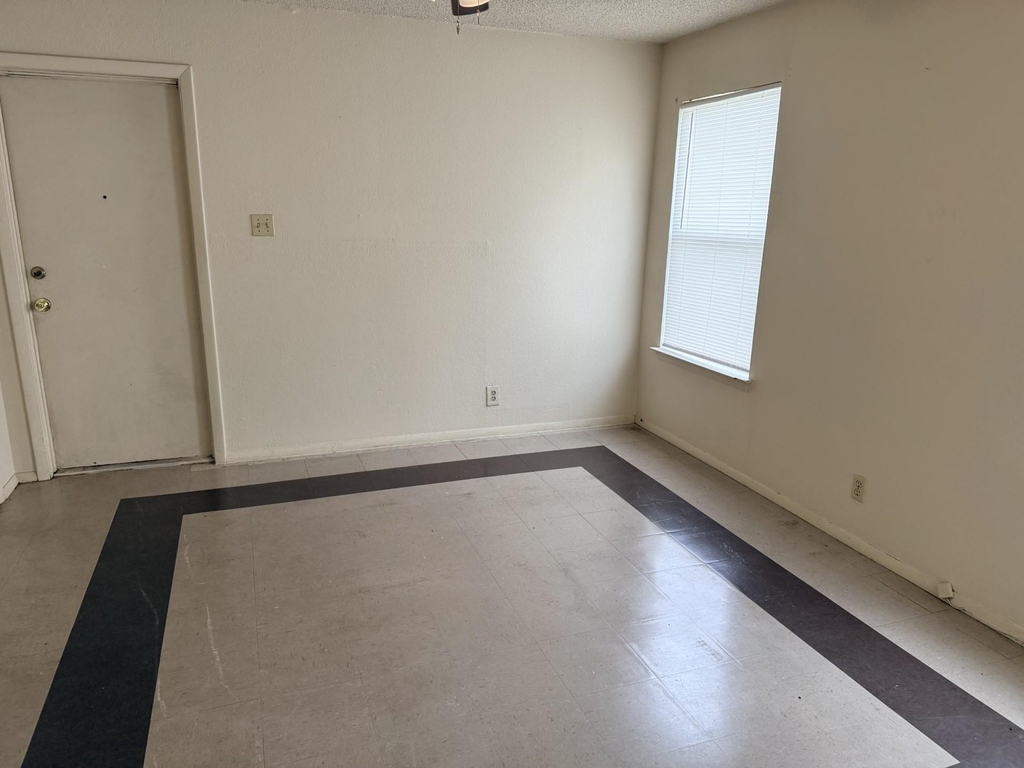 817 Lloyd Ln - Photo 5