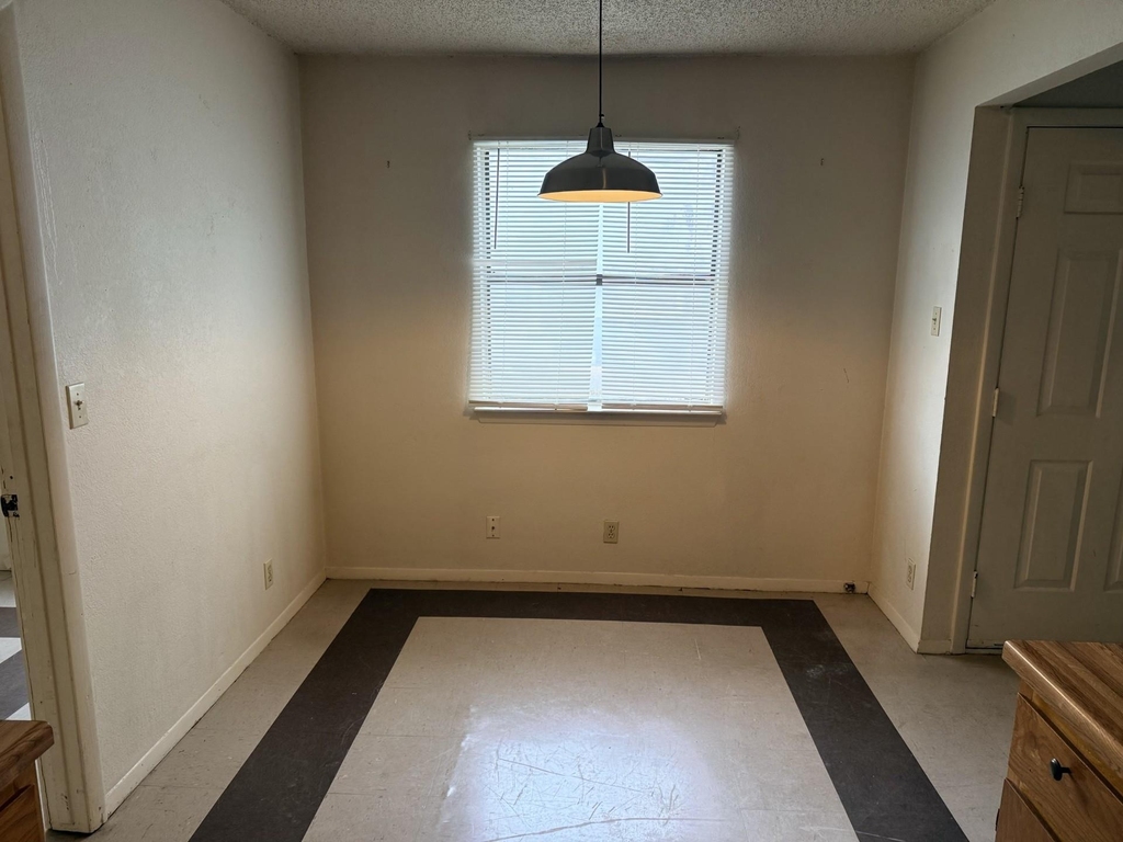817 Lloyd Ln - Photo 4