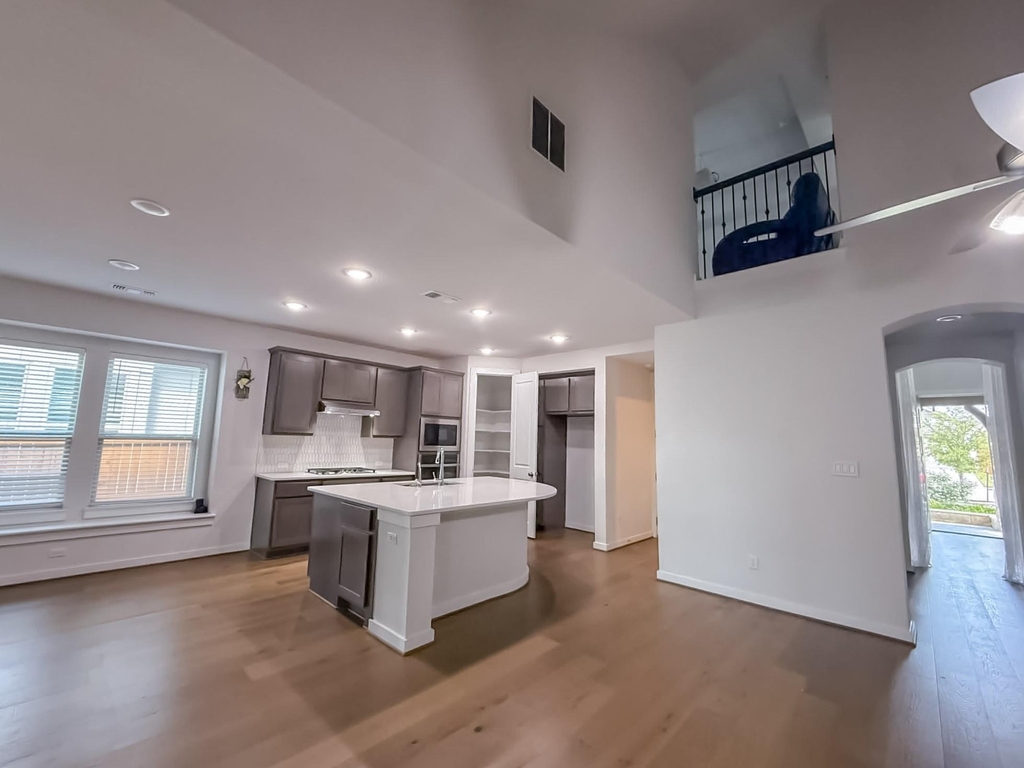 112 Rosebush Dr - Photo 2