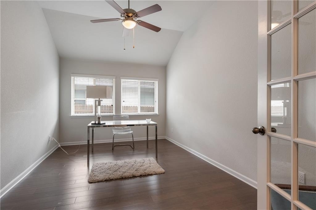 242 Krupp Ave - Photo 4