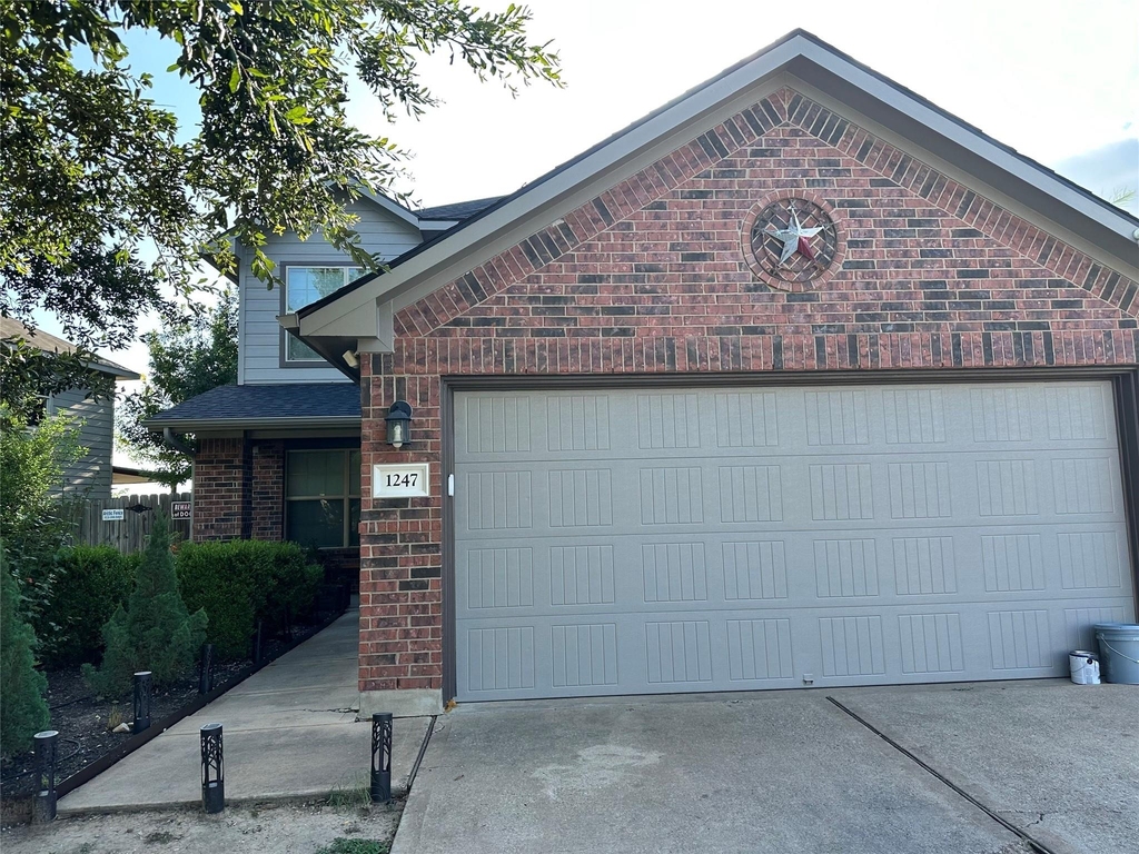 1247 Shadow Creek Blvd - Photo 0