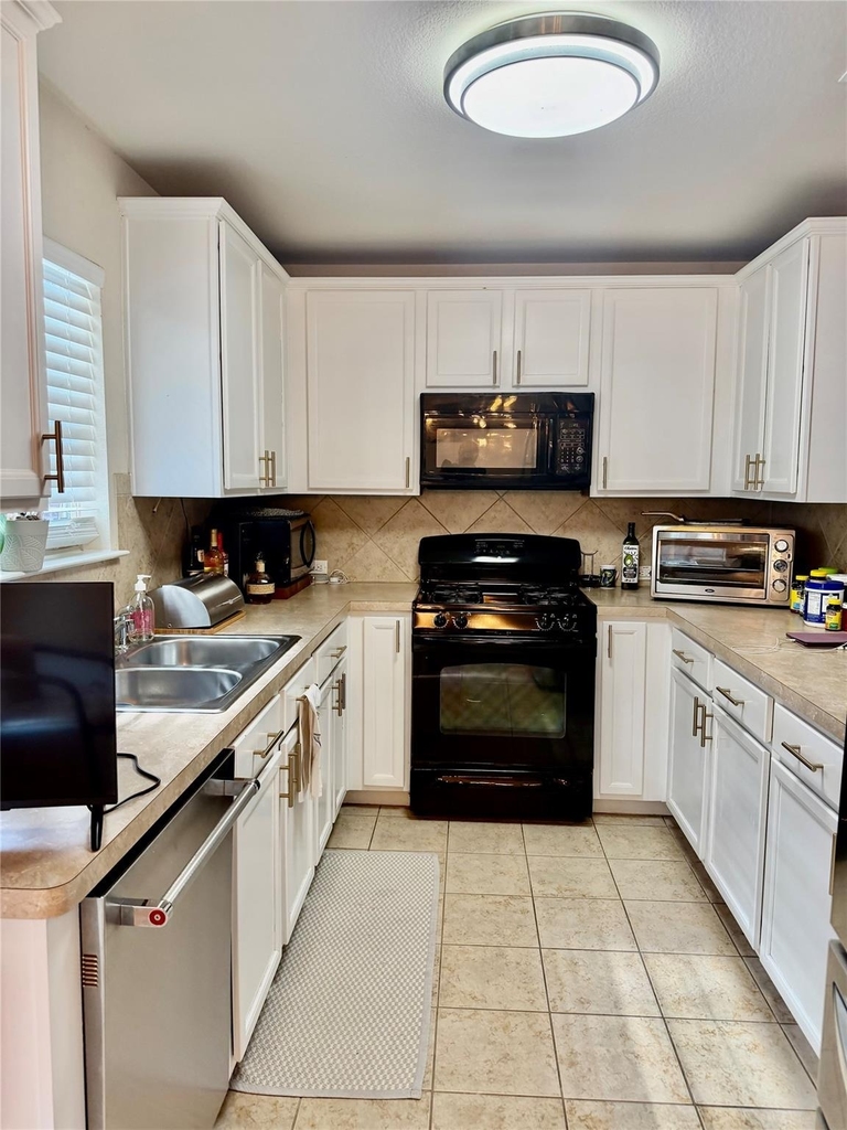 1247 Shadow Creek Blvd - Photo 3