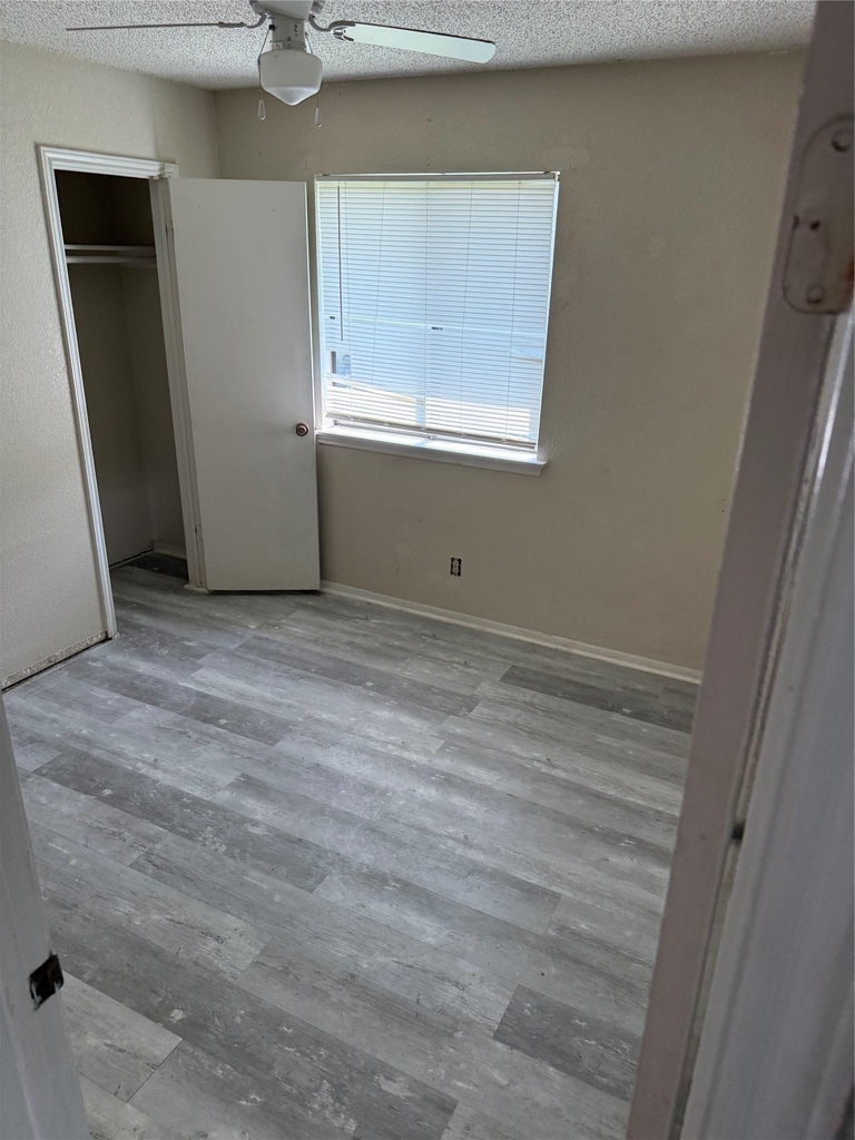 1100 E Logan St - Photo 6