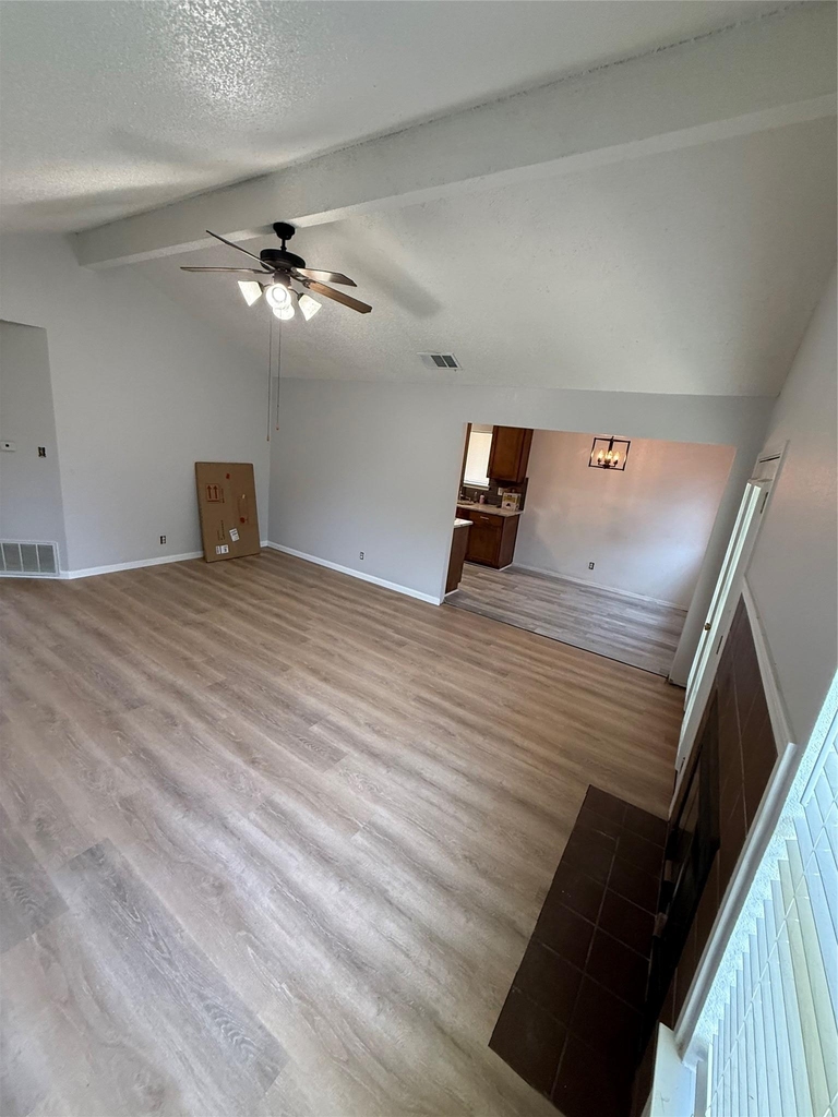 1100 E Logan St - Photo 3