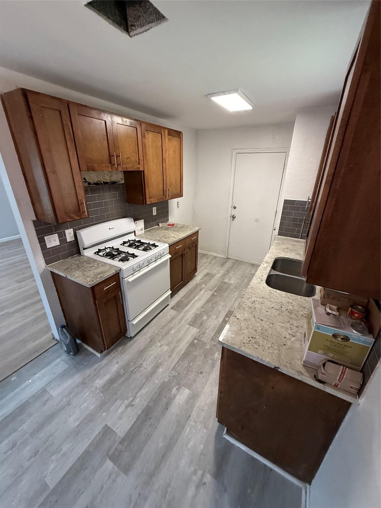 1100 E Logan St - Photo 1