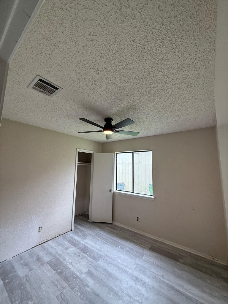 1100 E Logan St - Photo 9