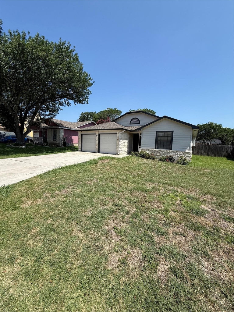 1100 E Logan St - Photo 0