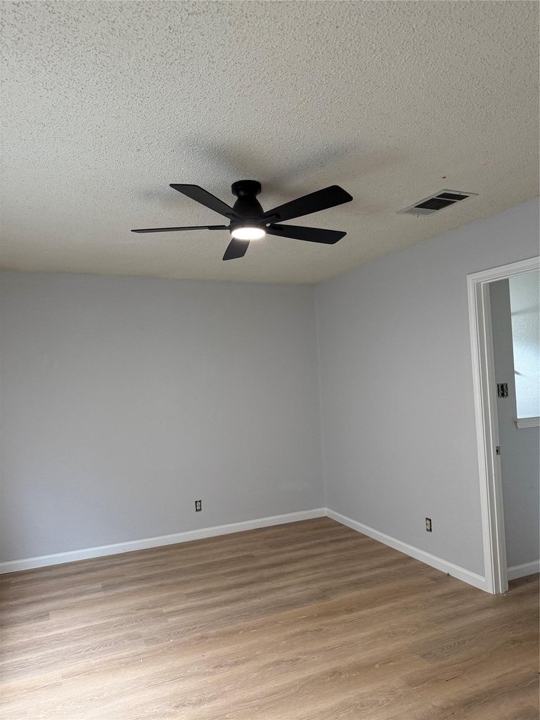 1100 E Logan St - Photo 12