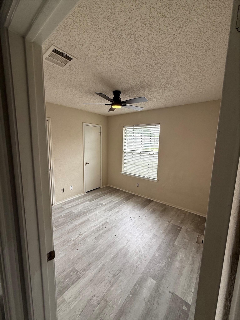 1100 E Logan St - Photo 11