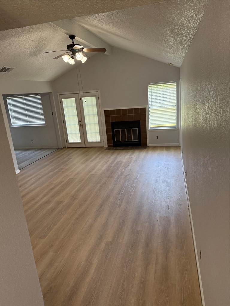 1100 E Logan St - Photo 4