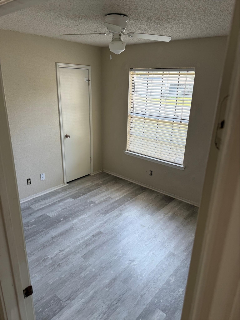 1100 E Logan St - Photo 7