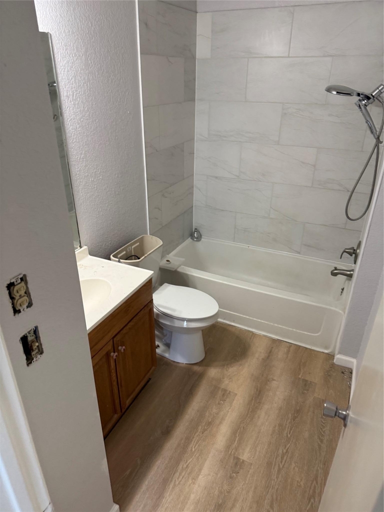 1100 E Logan St - Photo 5