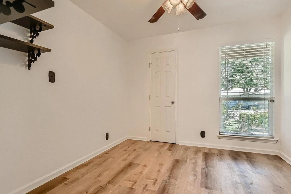 1306 Wayne Dr - Photo 6