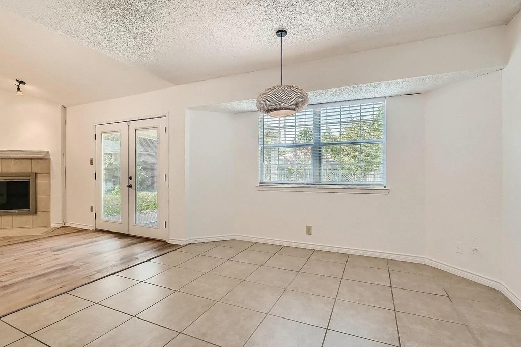1306 Wayne Dr - Photo 3