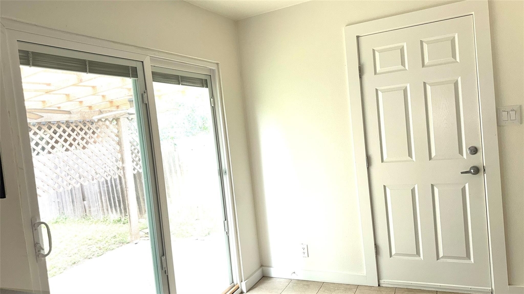 401 W 55 1/2 St - Photo 8