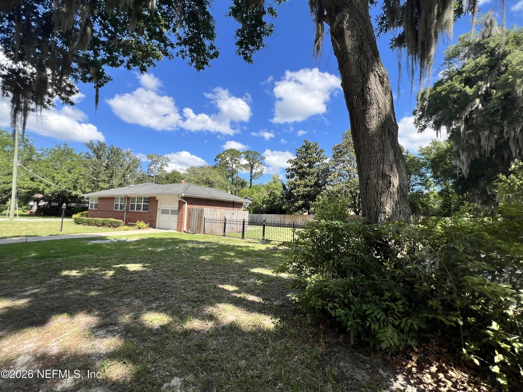 1377 Tiber Avenue - Photo 3